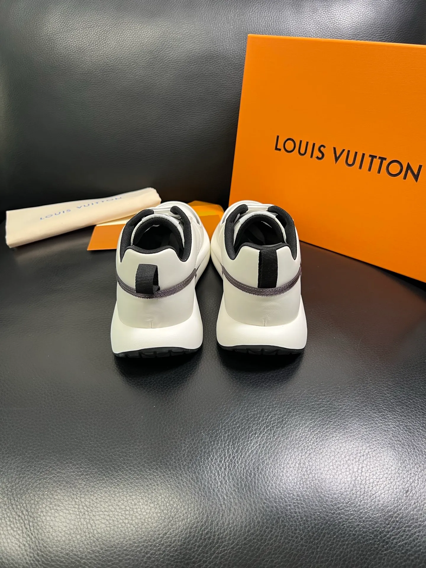 Men's shoes💰800 Lv 🔍Top purchasing agent🇮🇹 Louis Vuitton, the sports sneaker counter is synchronized, the uppers are imported from Italy, high-quality splicing colorful and complex crafts, the imported mesh padding is soft and comfortable, soles: original soles specially provided by the original factory, T men's men's shoes 💰U exclusive movable molded soles are super comfortable, original factory and single goods, 🔍🔍high quality, you can enter and exit the counter at will, welcome to compare, code number 38-44 (customized 45) 85871